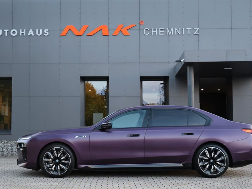 BMW i7