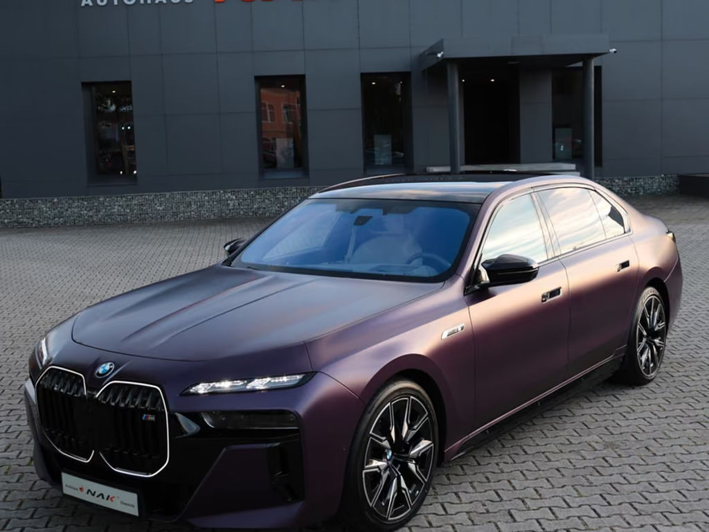 BMW i7
