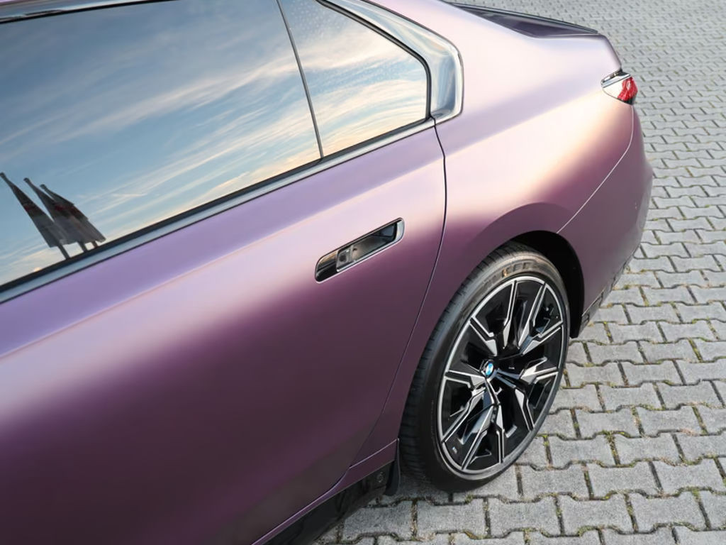BMW i7