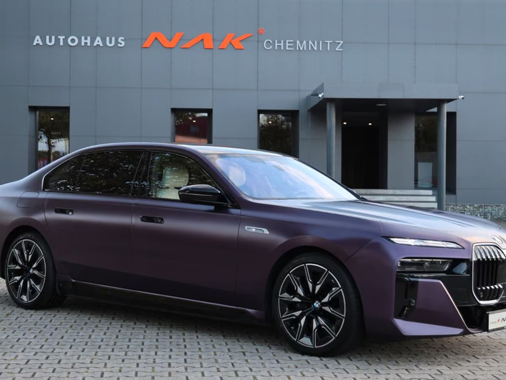 BMW i7
