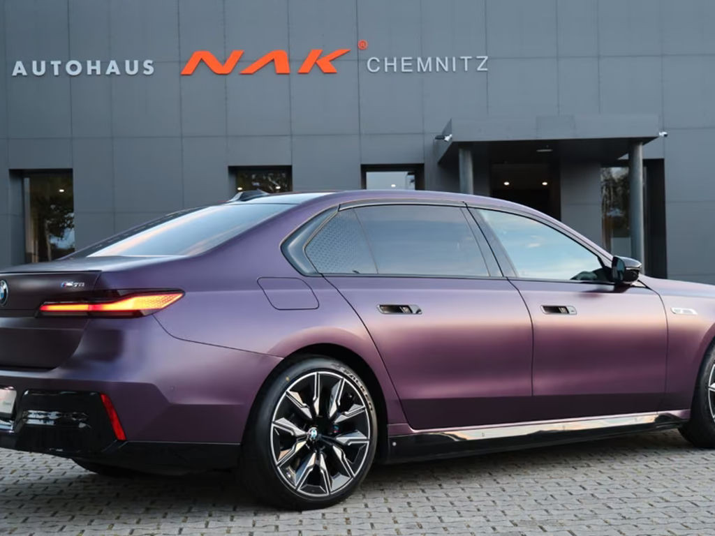 BMW i7