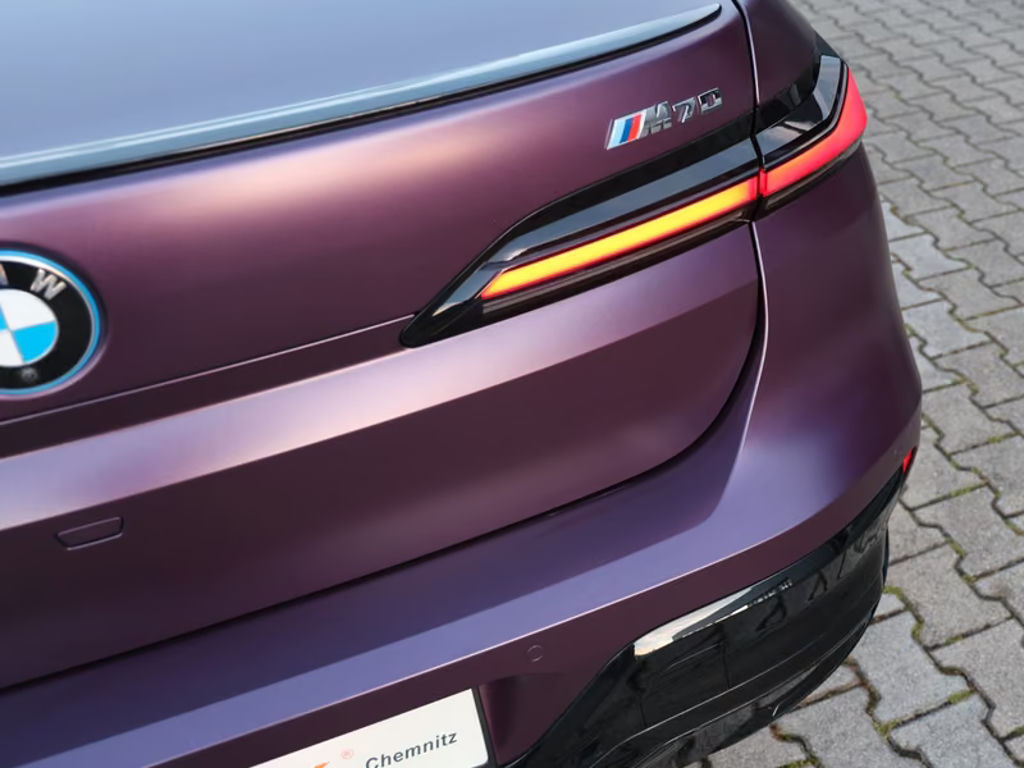 BMW i7