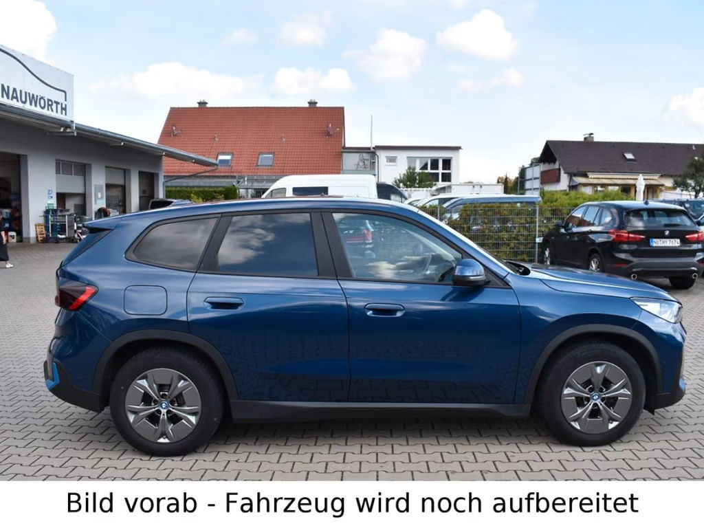 BMW iX1