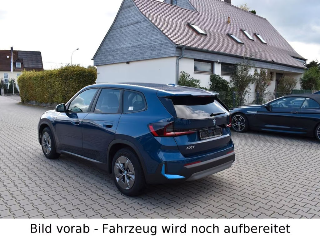 BMW iX1