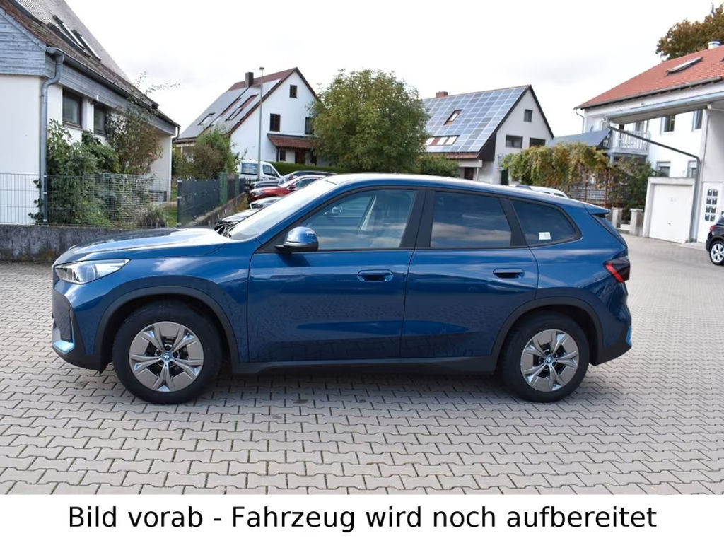 BMW iX1