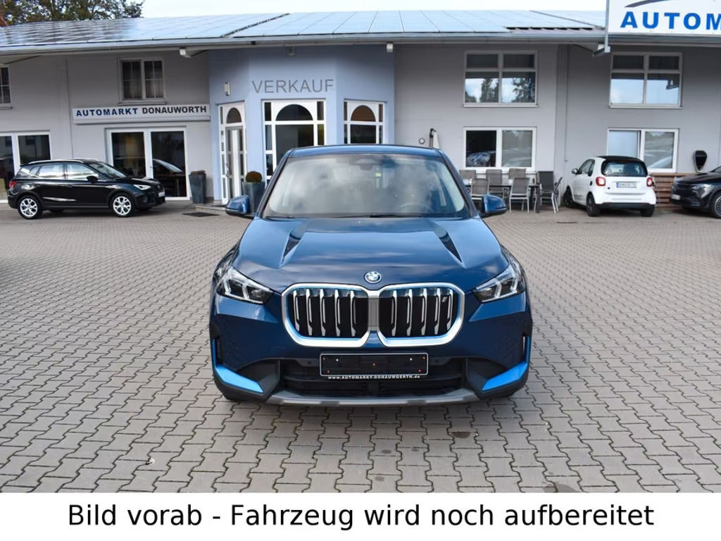 BMW iX1