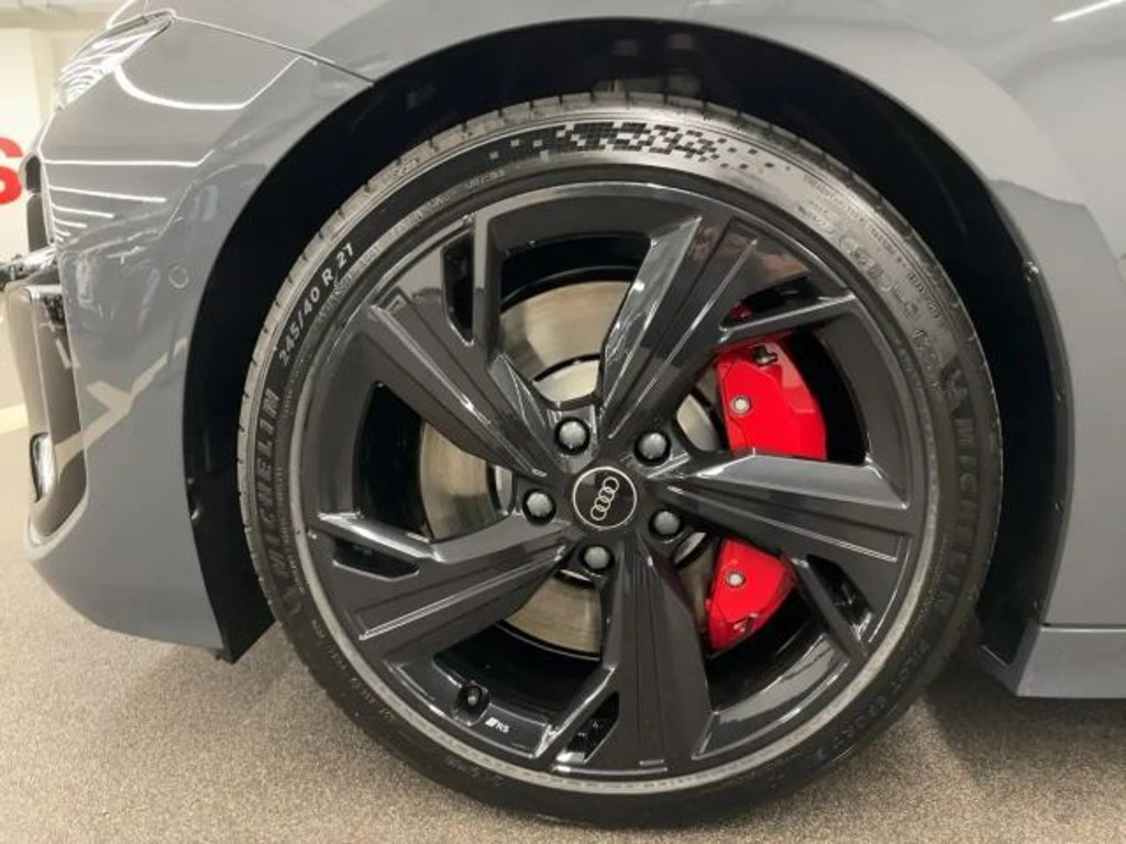 Audi S6 e-tron