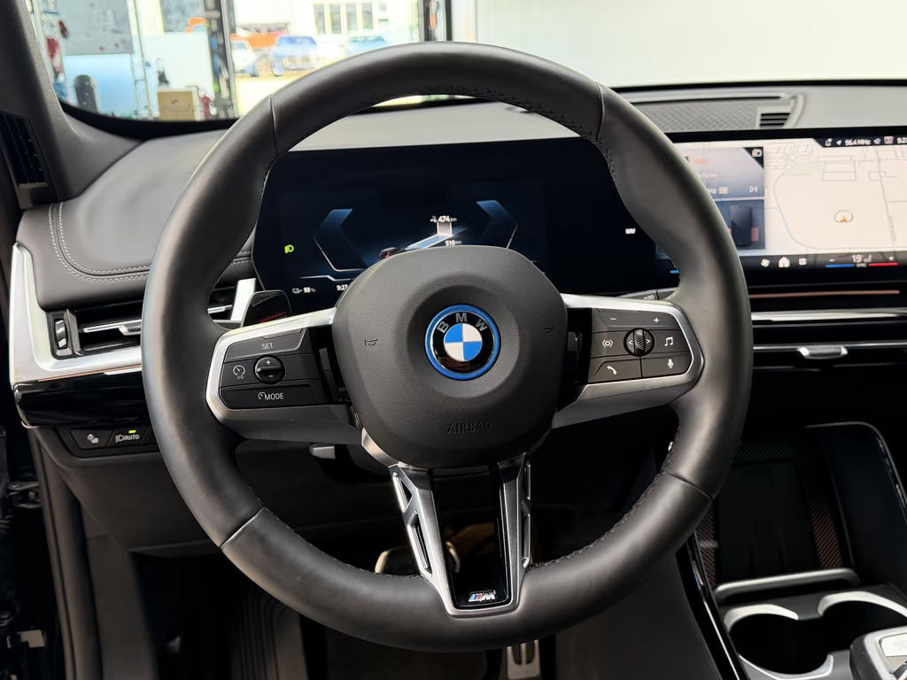 BMW iX1