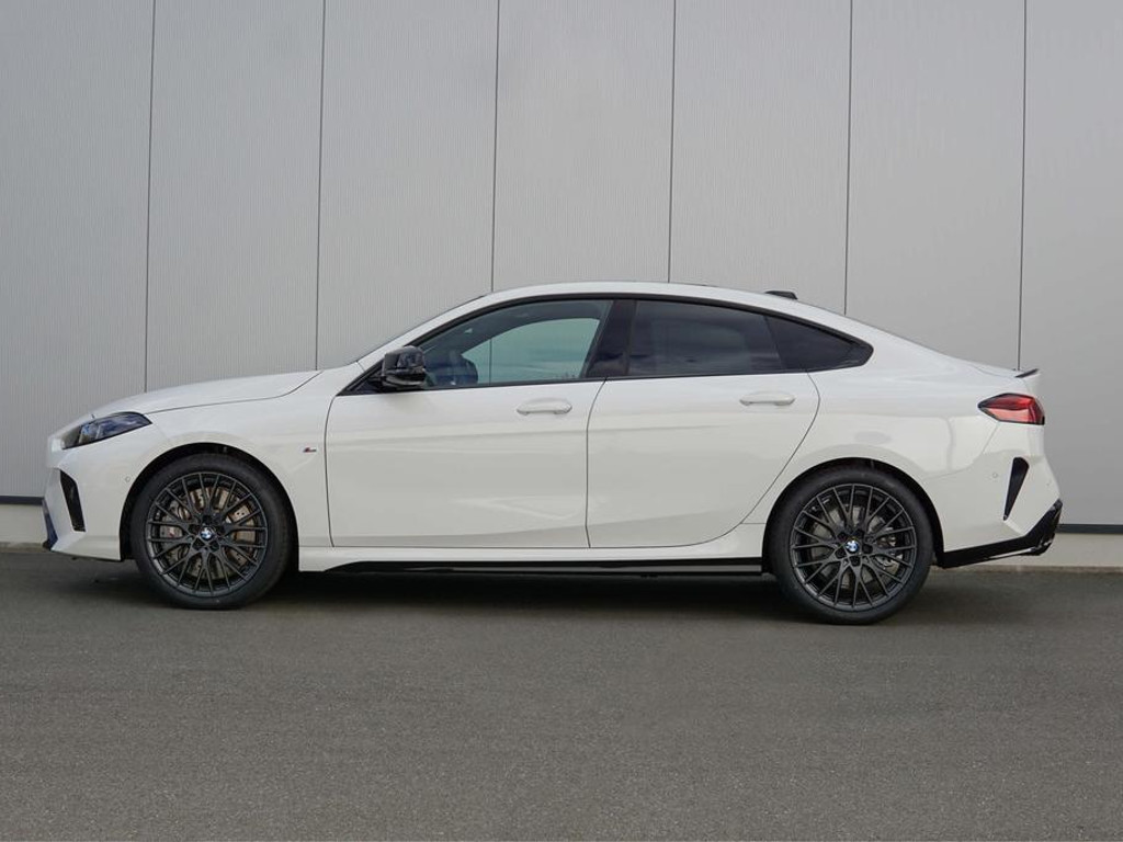 BMW M235