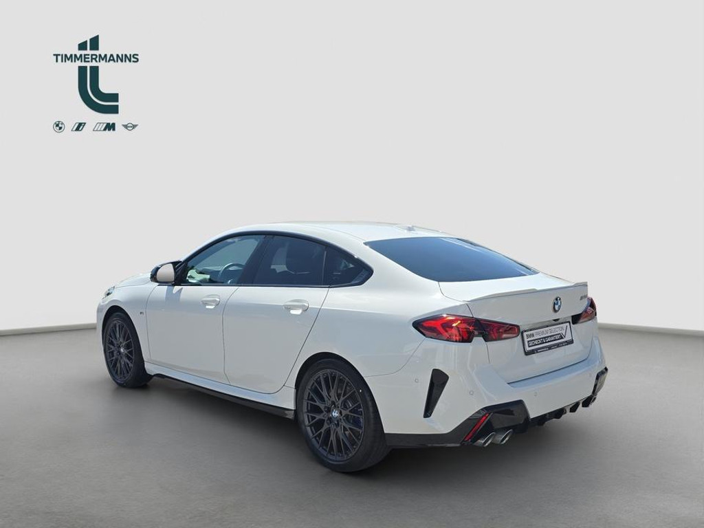 BMW M235