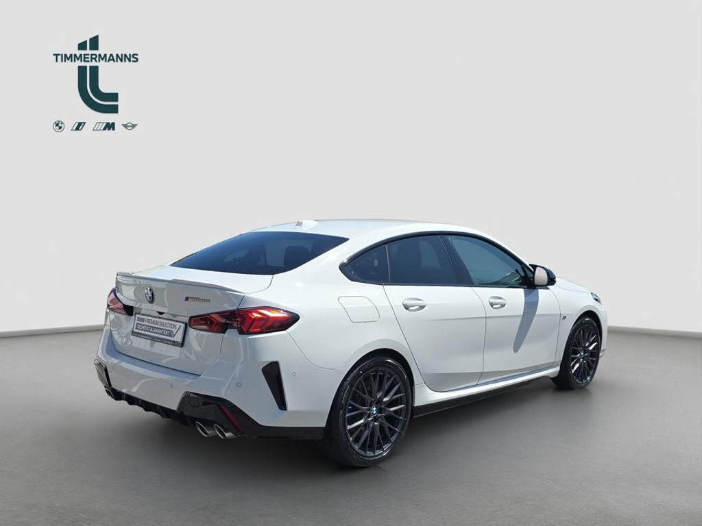 BMW M235