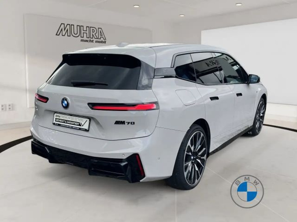 BMW iX