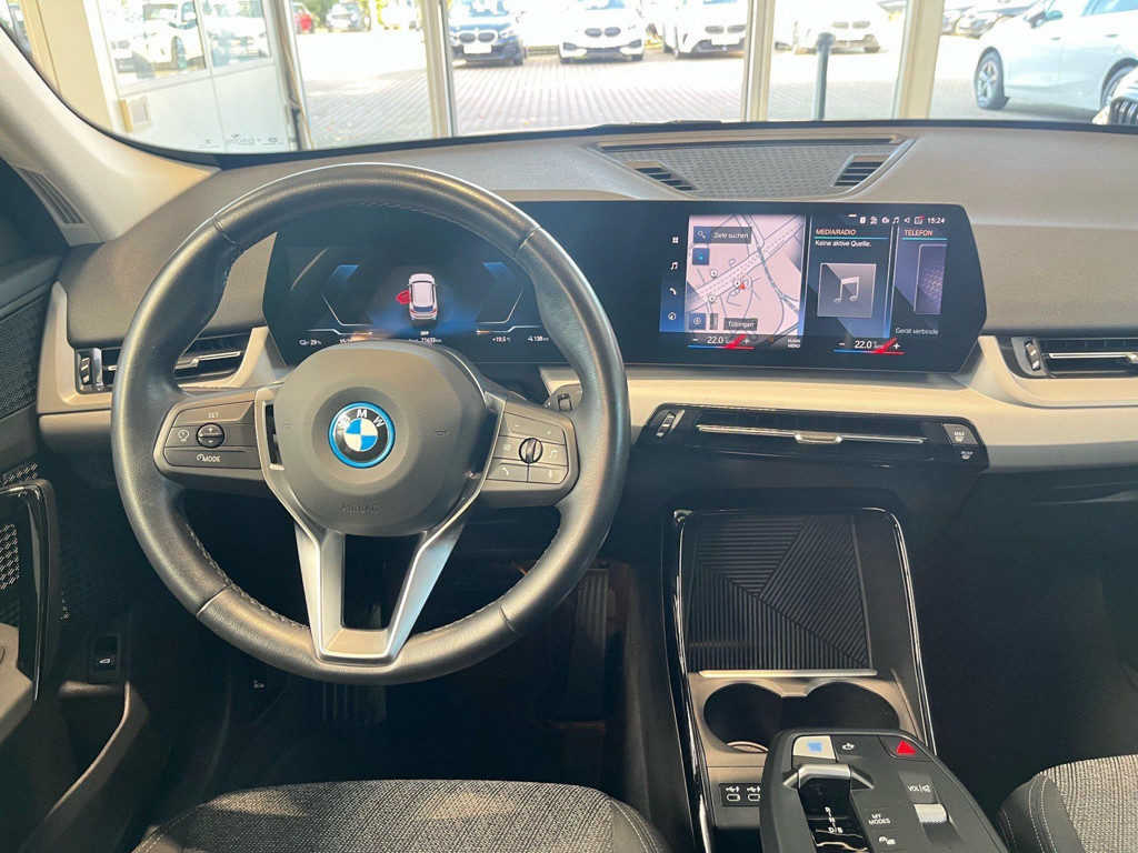 BMW iX1