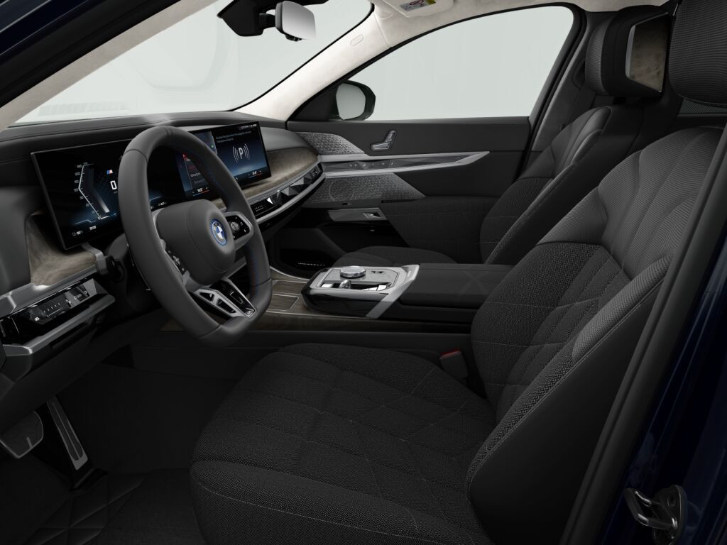BMW i7