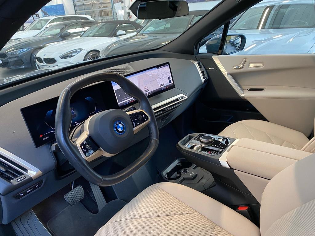 BMW iX