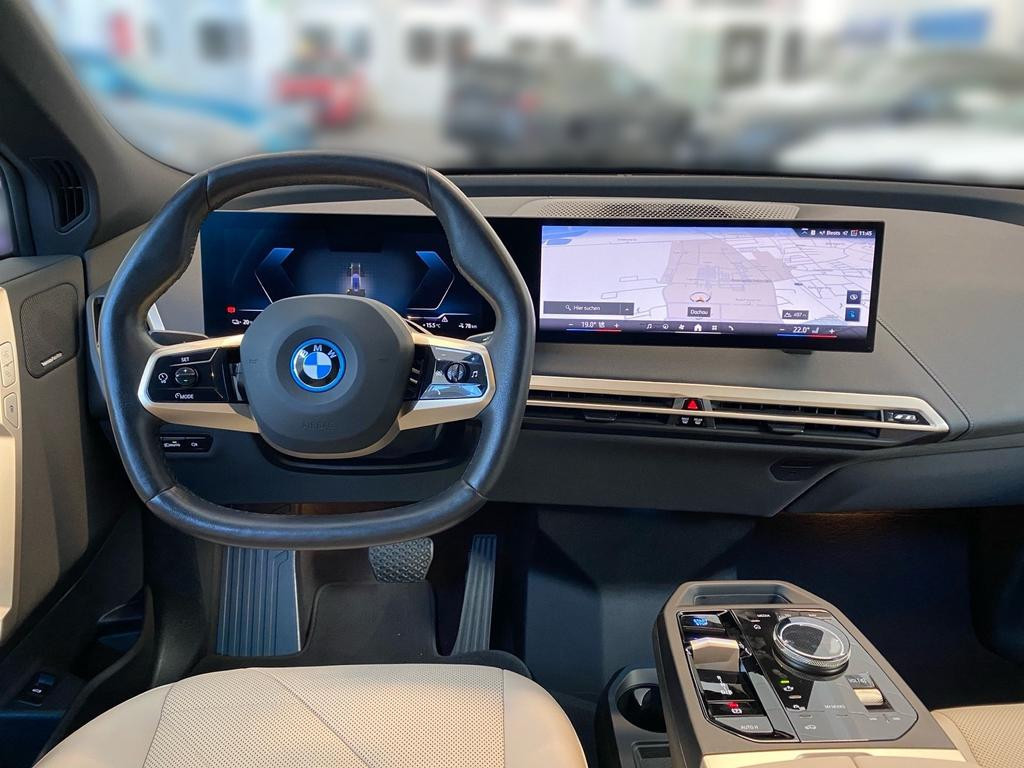 BMW iX
