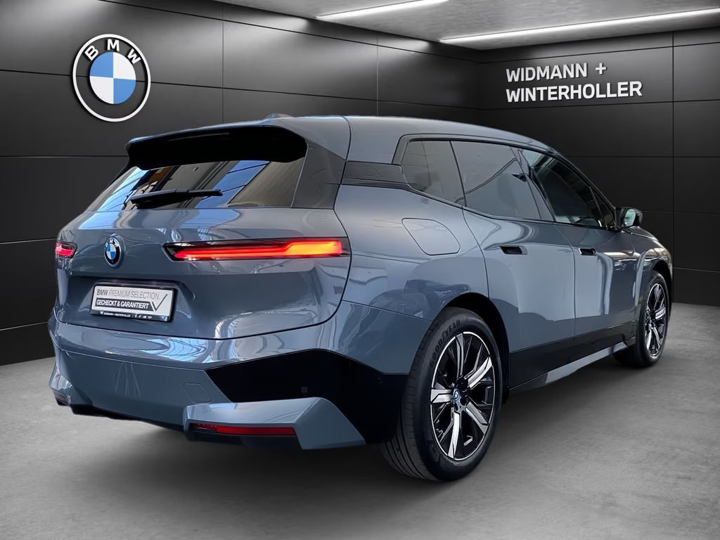 BMW iX