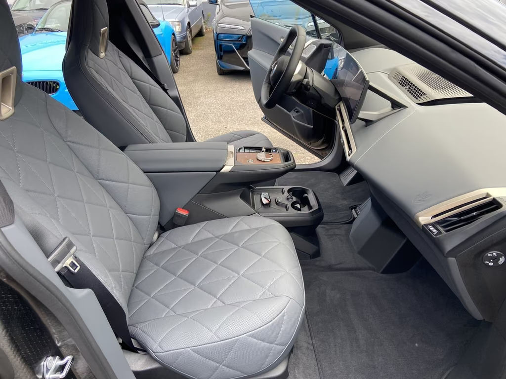 BMW iX