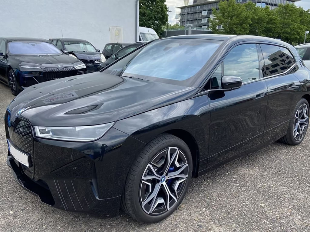 BMW iX