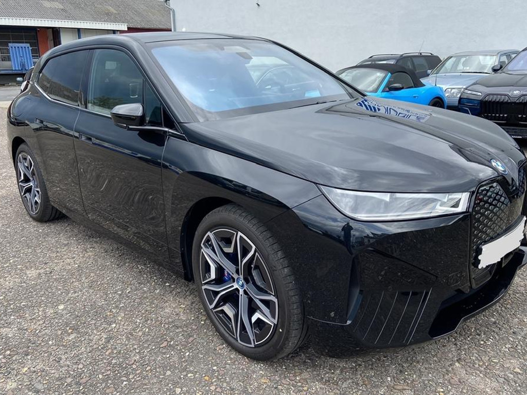 BMW iX
