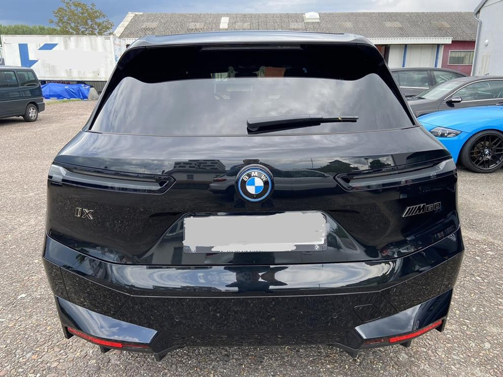 BMW iX