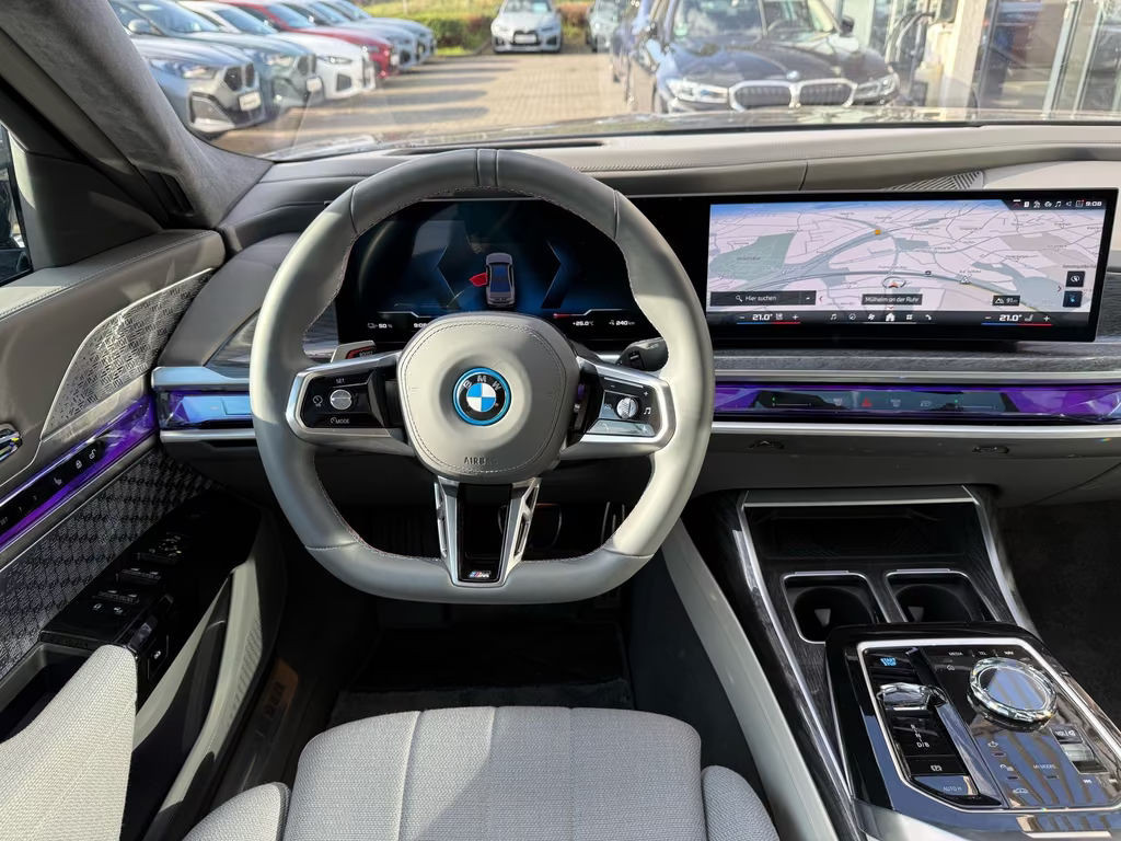 BMW i7