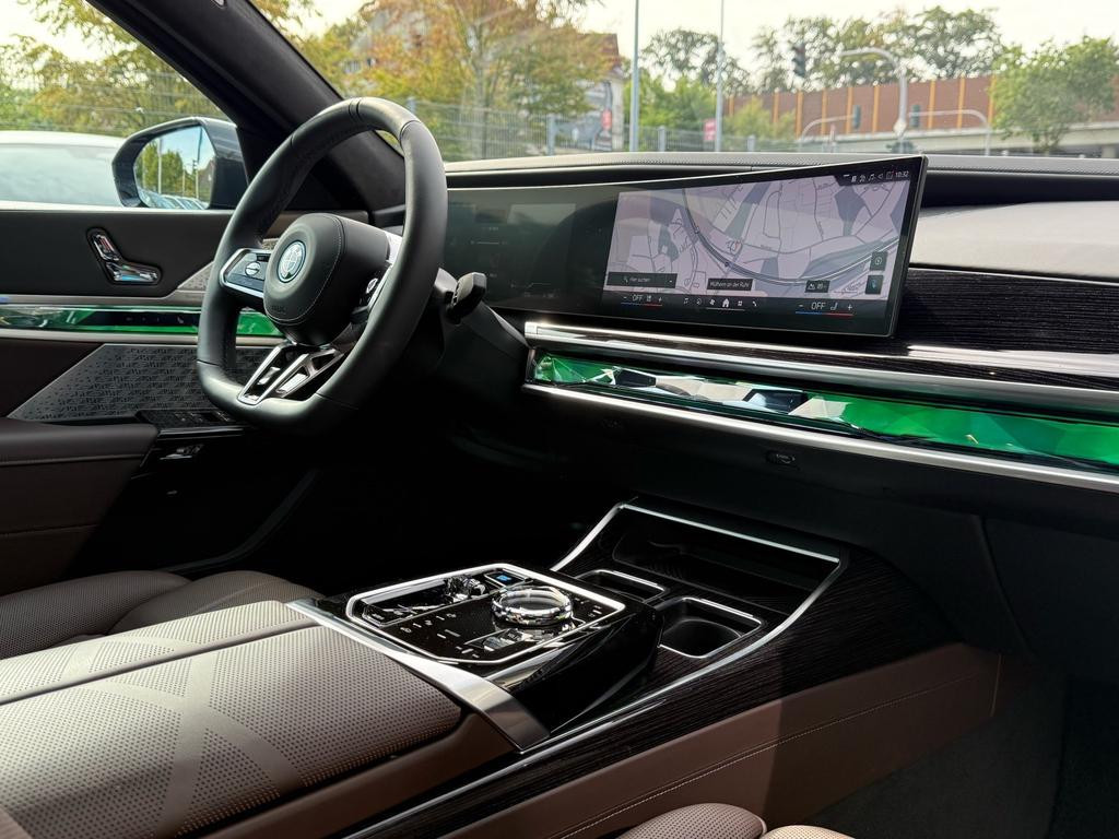 BMW i7