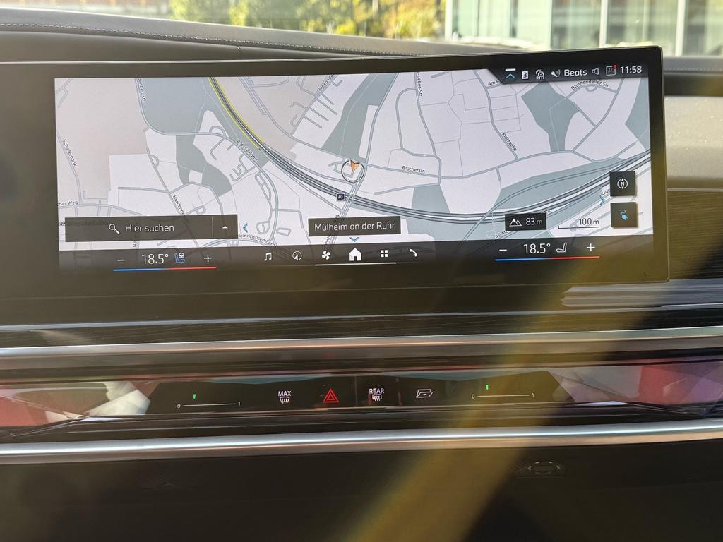 BMW i7