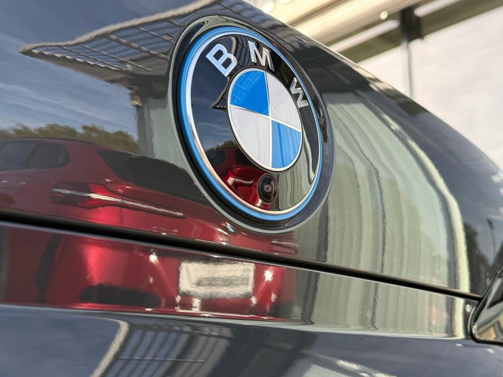 BMW i7