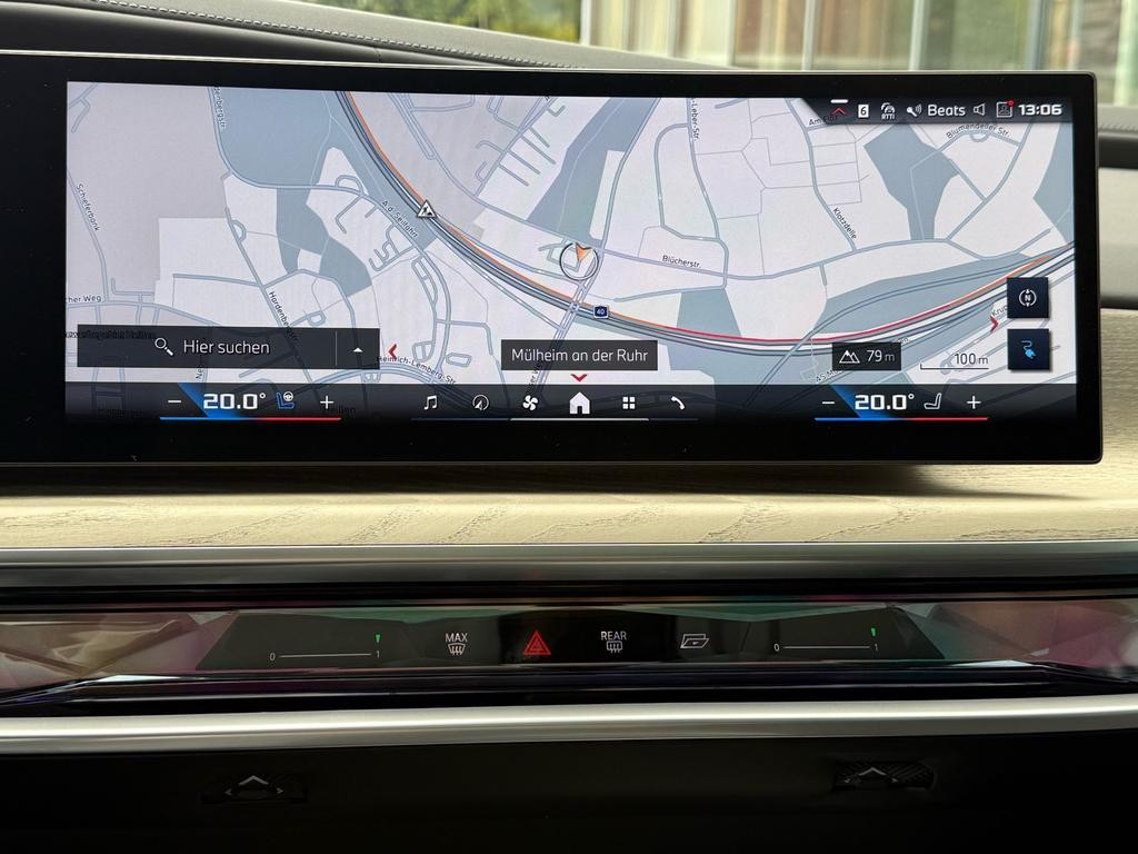 BMW i7