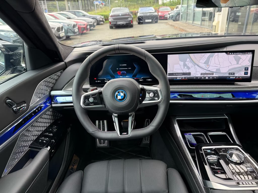 BMW i7