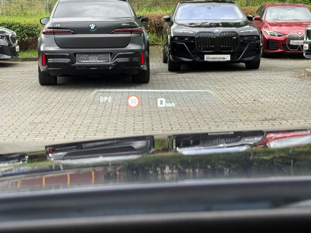 BMW i7