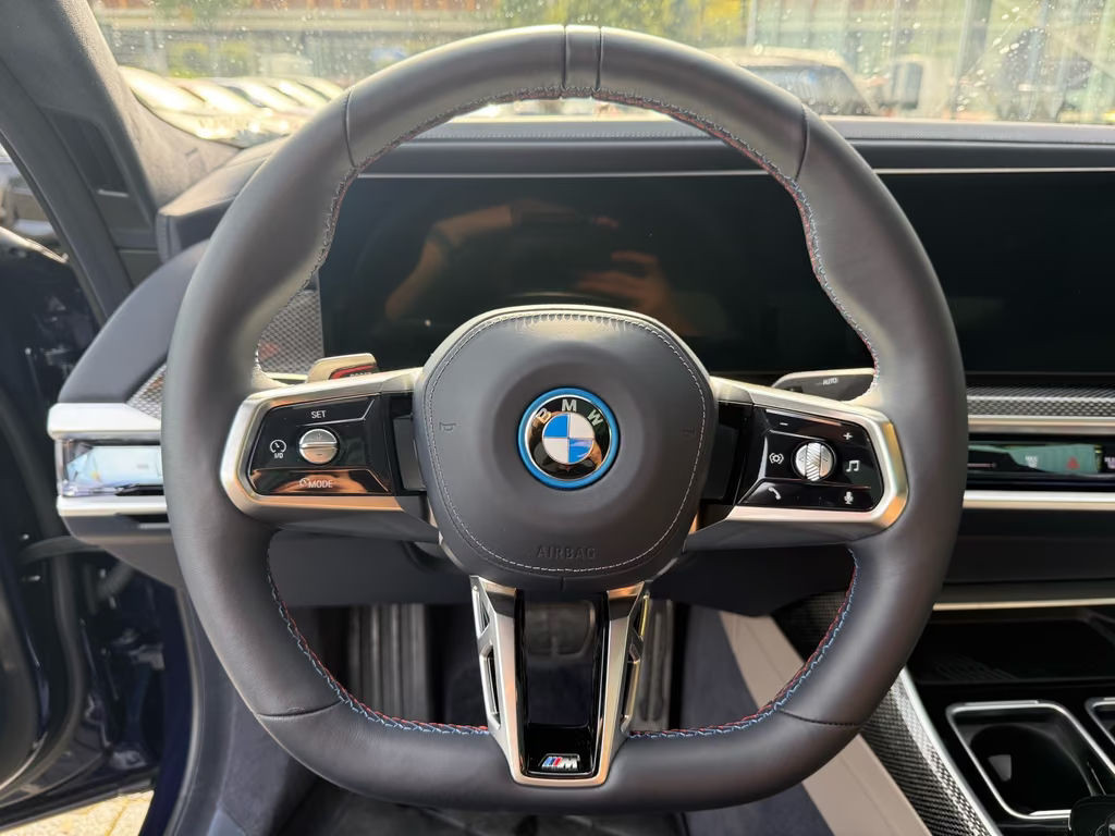 BMW i7