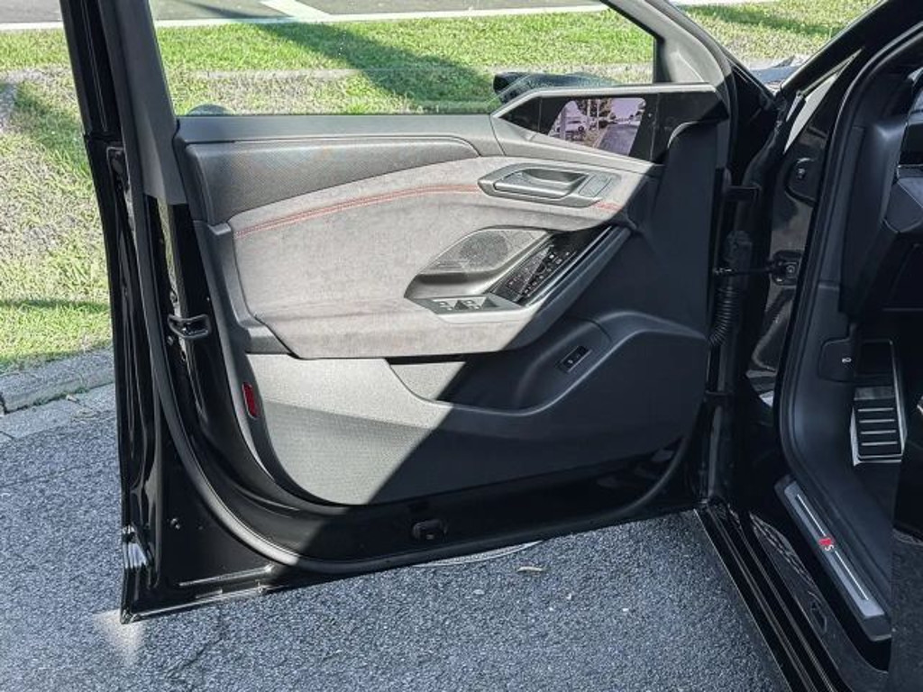 Audi S6 e-tron