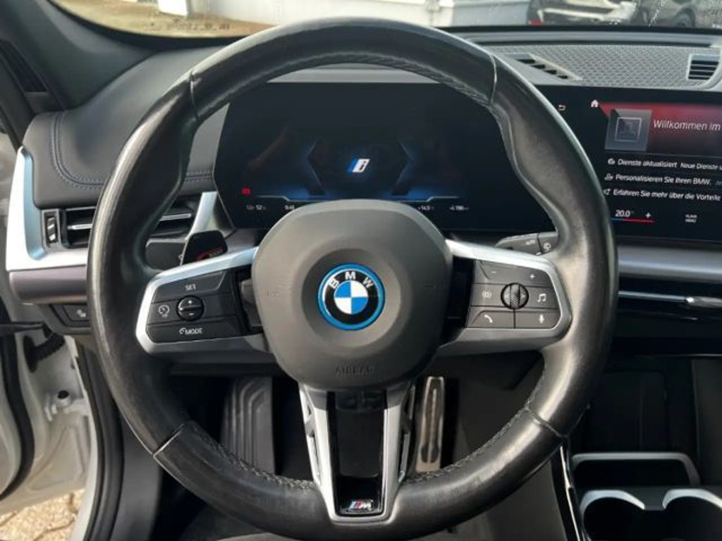BMW iX1