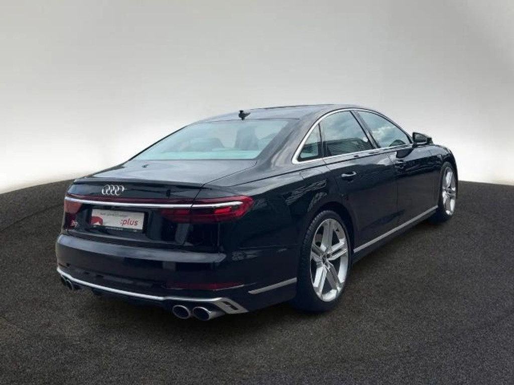 Audi S8