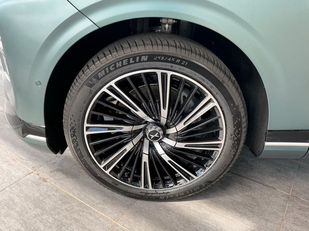 Xpeng G9