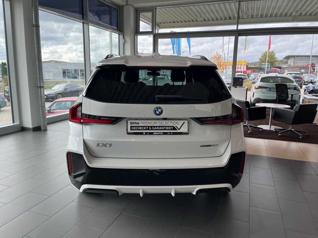 BMW iX1