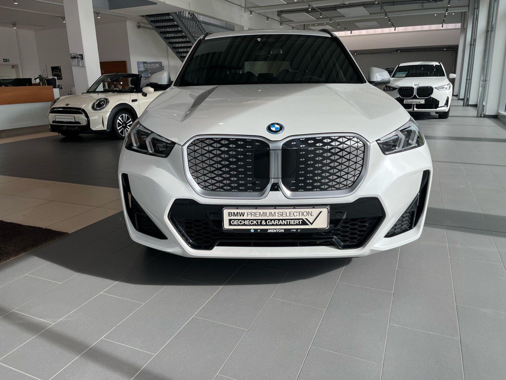BMW iX1