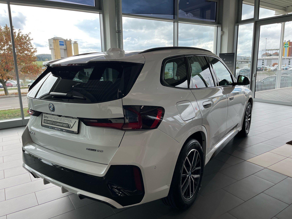 BMW iX1