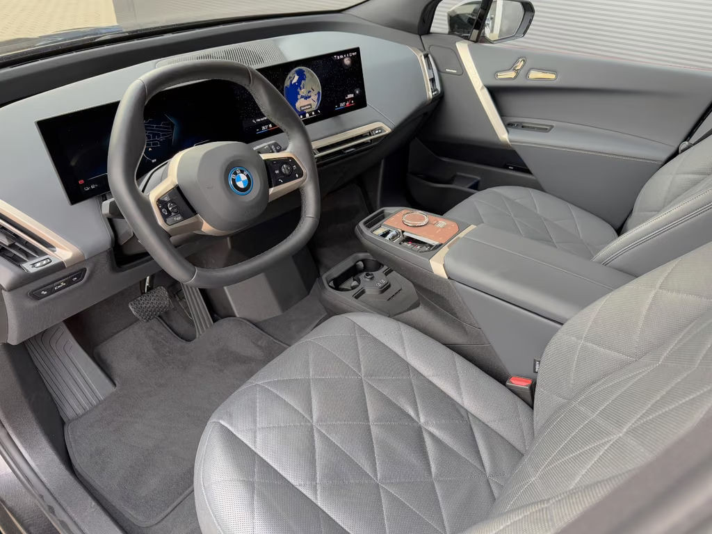 BMW iX