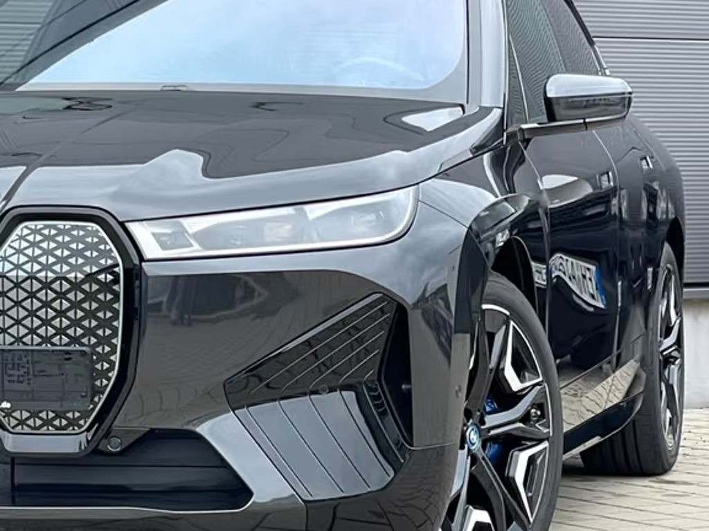 BMW iX