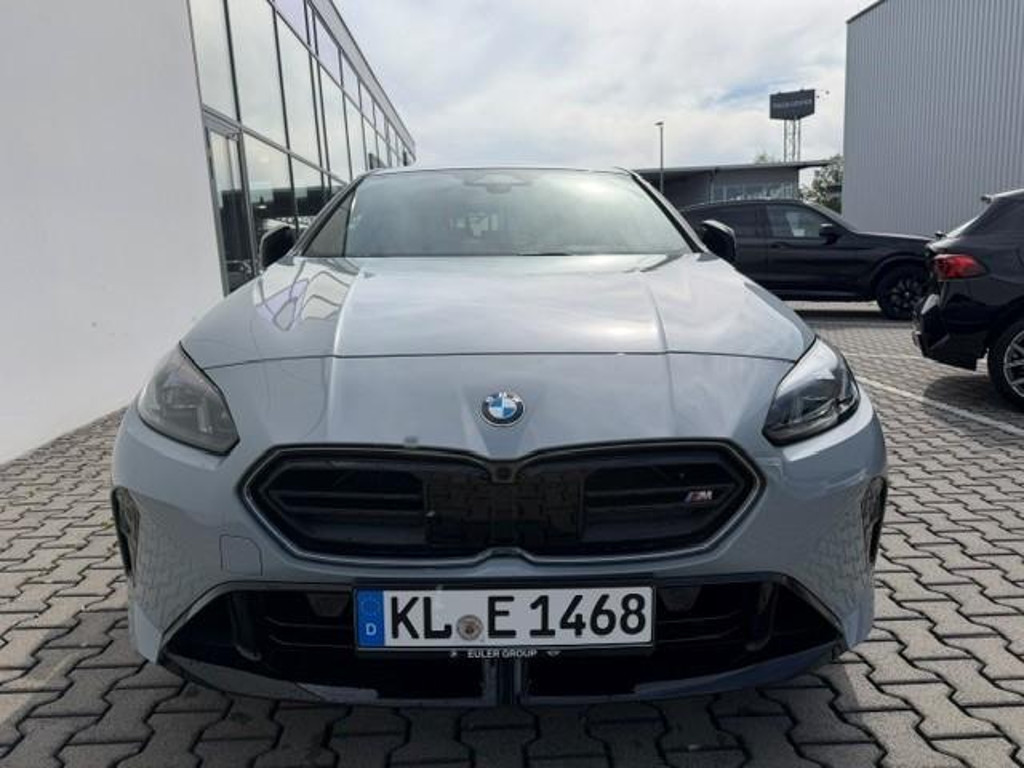 BMW M235