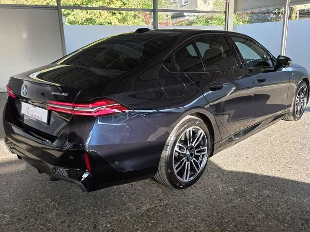 BMW i5