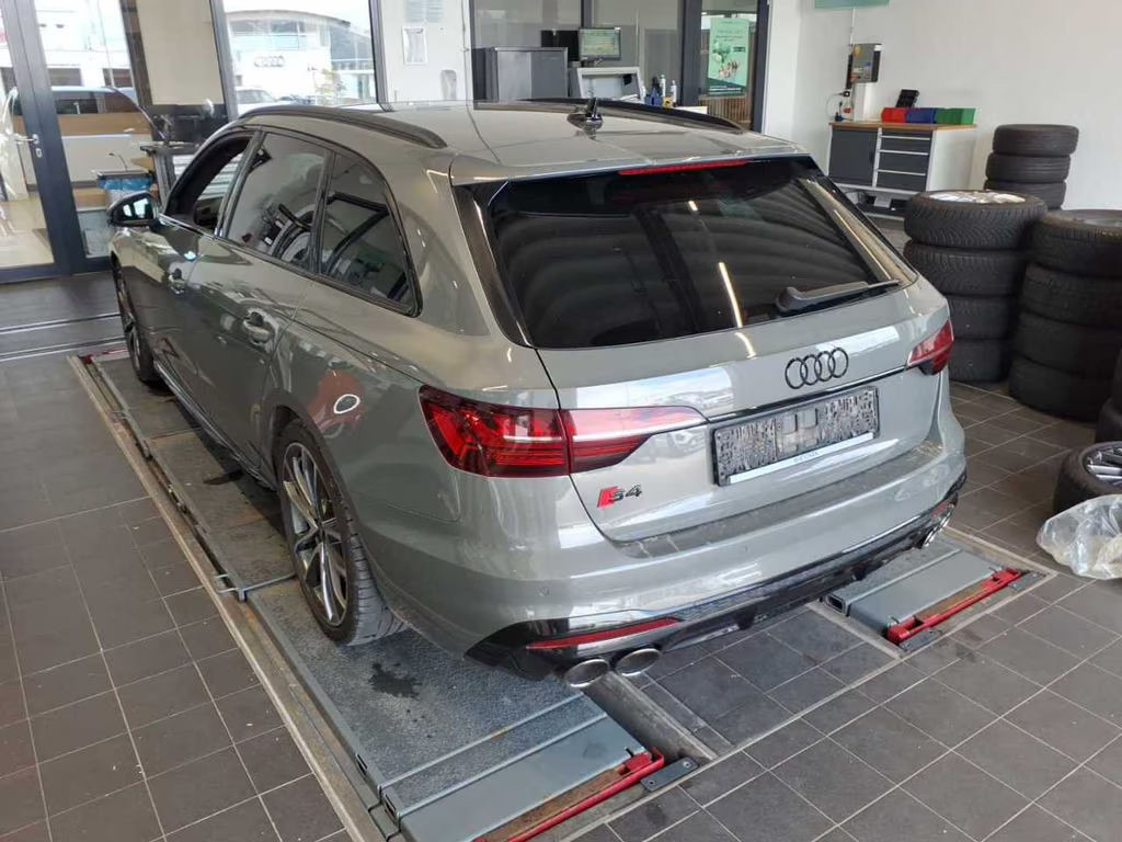 Audi S4