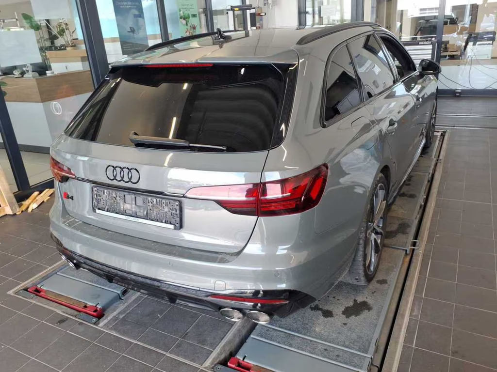 Audi S4