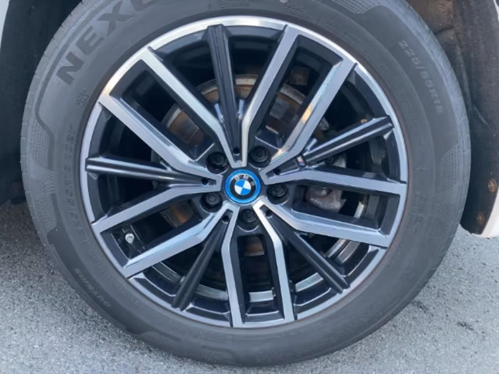 BMW iX1