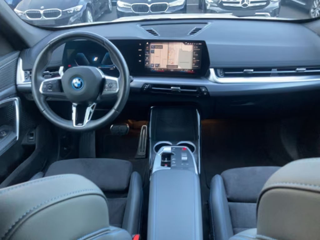 BMW iX1