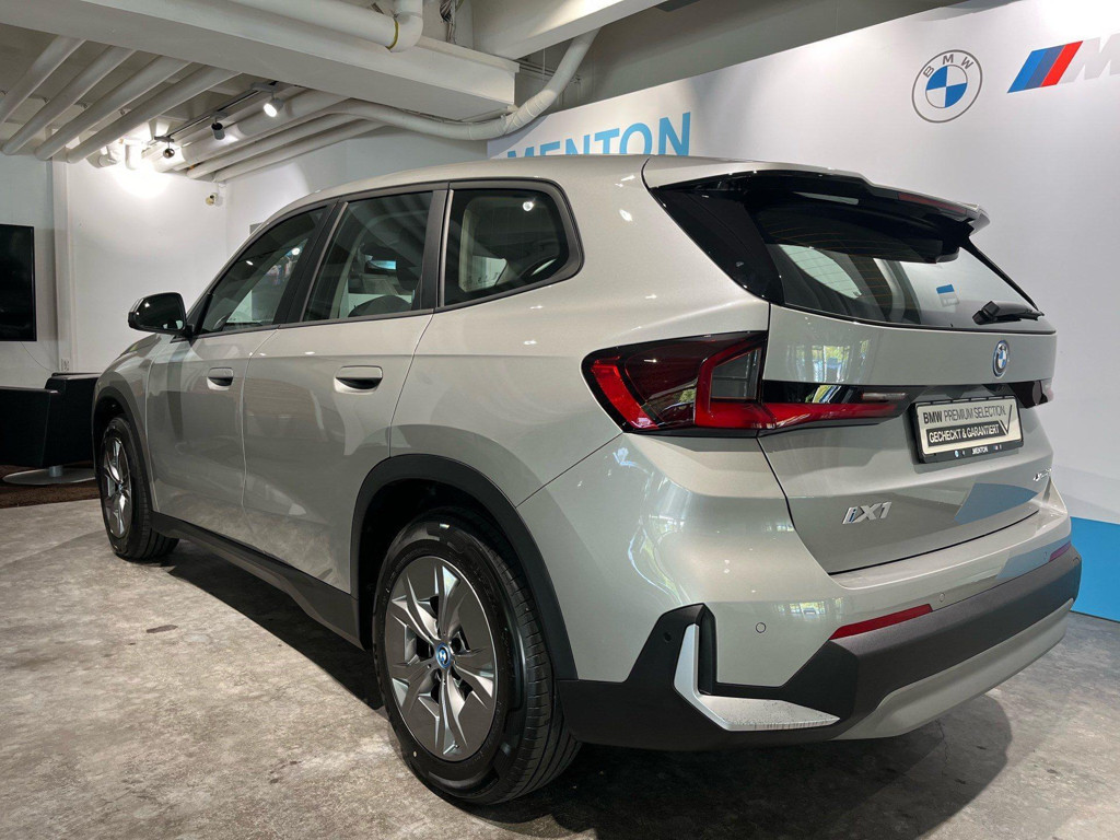BMW iX1