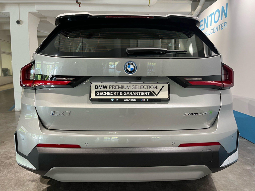 BMW iX1